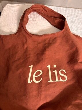 Le Lis Rust Canvas Shopper with Cream Logo. 076